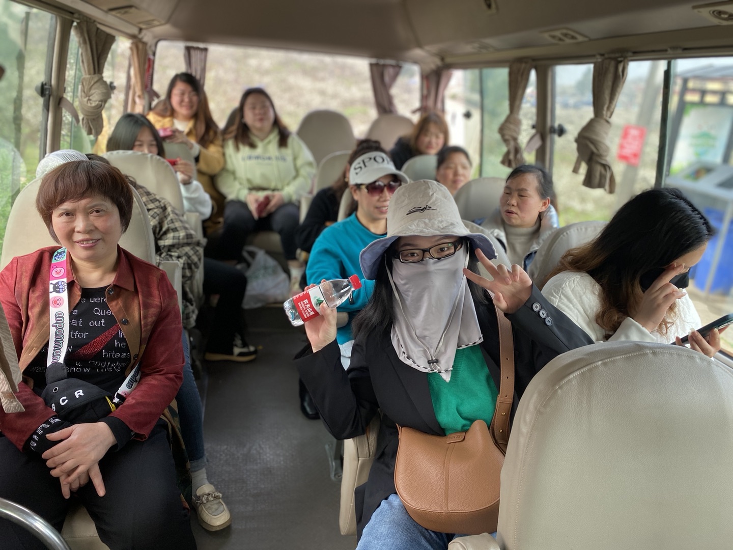 霓裳扮靓半边天，沐春赏花幸福行 ——永固集团2023年三八妇女节踏青活动